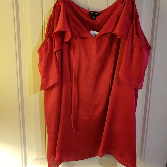 Red cold shoulder chiffon top - Picture 2 of 4